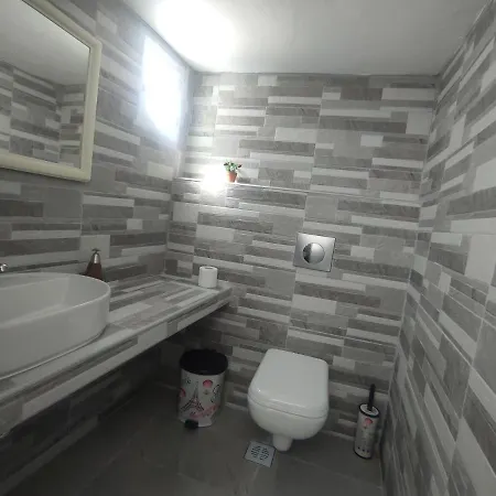 Mama's House 이오스 코라